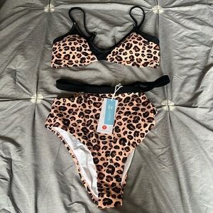 Cupshe. Medium bikini. Never worn (tried on).